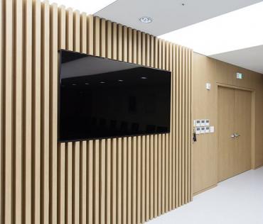 大學多功能教室會議室pvc木紋膜多種拼接方式裝飾效果展示