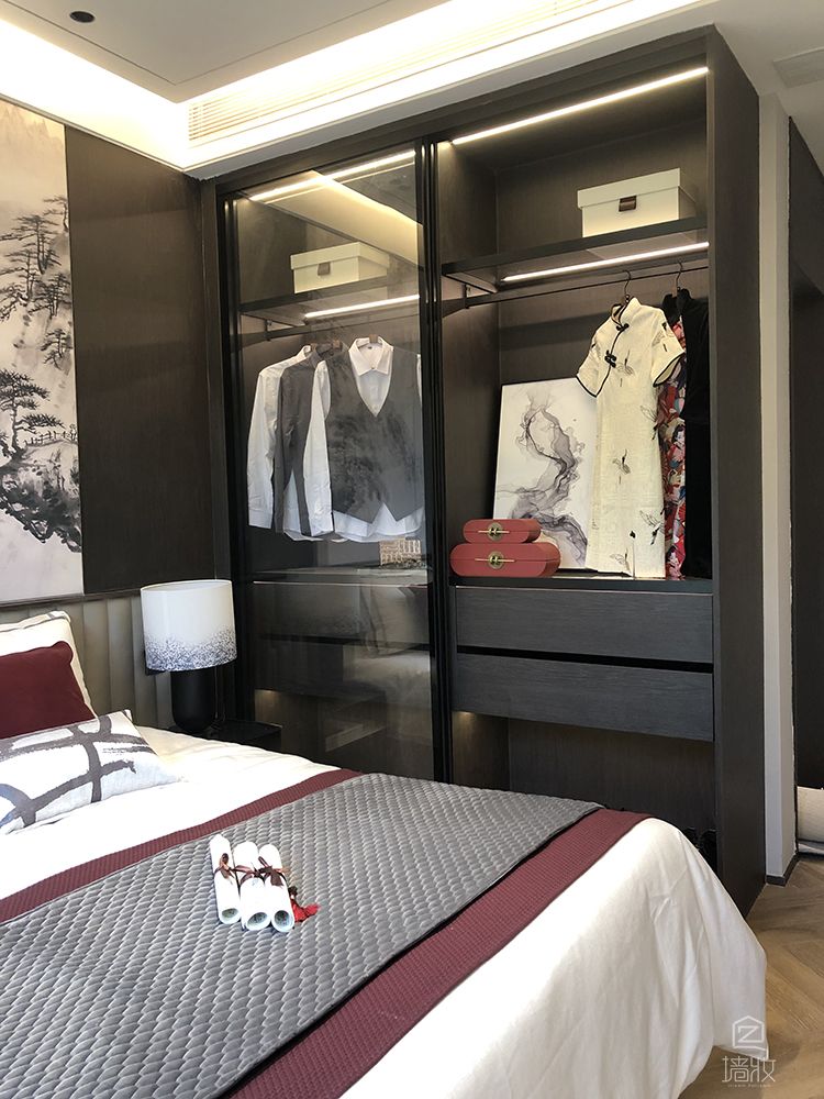 售樓部樣板間深色木紋膜效果呈現(xiàn)-PVC木紋膜案例