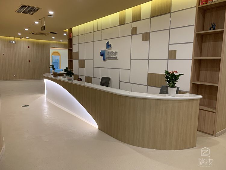 藝術(shù)培訓(xùn)學(xué)校木紋膜使用案例展示-PVC裝飾貼膜