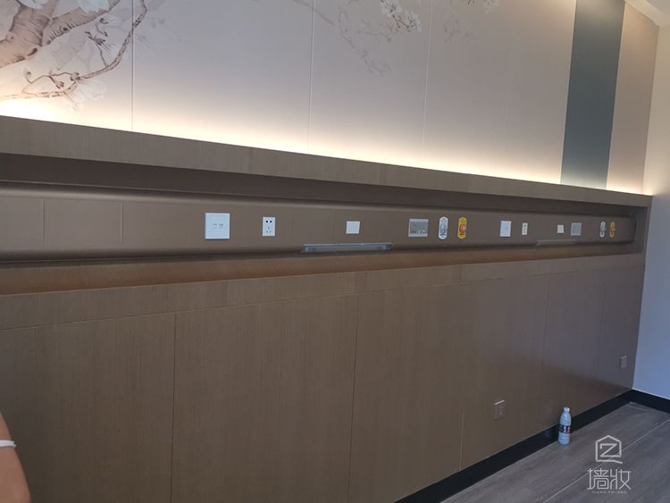 市級三甲醫(yī)院病房金屬膜PVC裝飾貼膜翻新改造-Lg裝飾貼膜