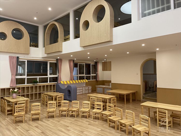 成都新都區(qū)一公益性幼兒園使用lg木紋裝飾貼膜案例